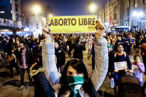 "Todos son pro aborto clandestino": El testimonio de una mujer que fue llevada a abortar por su familia UDI