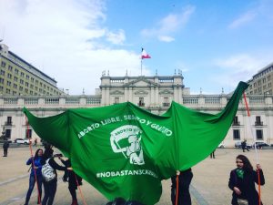 FOTOS| "Las tres causales no son suficientes": El "pañuelazo" se toma la Plaza de la Ciudadanía por el aborto libre