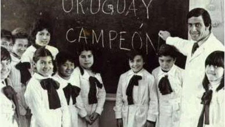 Óscar Washington Tabárez, el entrenador que nunca deja de ser maestro: «Soy  muy hincha de la educación pública»