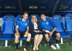 Iva Olivari, la jefa de la selección croata y primera mujer en sentarse en la banca en un Mundial masculino