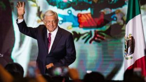 "No al gobierno rico y el pueblo pobre": López Obrador declaró formalmente abolido el modelo neoliberal en México