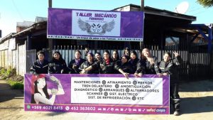 Aguanten, cabras: Este es el primer taller mecánico chileno en el que solo trabajan mujeres