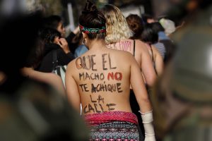 ¿Y Chile cuándo? Francia ya tiene ley contra el acoso callejero tras viralizado video de agresión contra universitaria