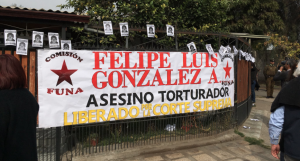 Manifestantes funan casa de genocida que salió en libertad condicional tras fallo de la Corte Suprema