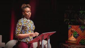 La escritora Chimamanda Ngozi Adichie visitará Chile como invitada del Festival Puerto de Ideas en noviembre próximo