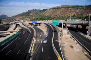 ¿Para preocuparse? Concesionaria de puente derrumbado en Italia opera el 78% de las autopistas chilenas