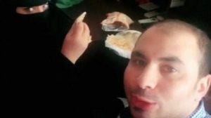 Un hombre fue arrestado en Arabia Saudita por desayunar con su compañera de trabajo