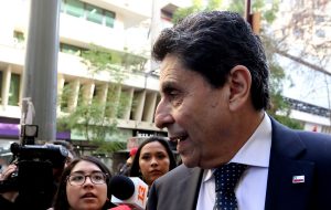 Un resumen de 90 horas: Ex ministro de Cultura Mauricio Rojas publicará en octubre libro "sobre lo que me pasó a mí"