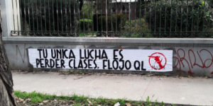"Javiera Carrera mujer de verdad": Organización estudiantil de ultraderecha llena de mensajes los liceos emblemáticos