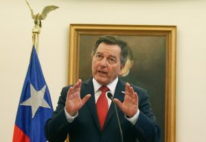 Comisión Chilena de Derechos Humanos pide renuncia de Ampuero por participación en acto de defensa de la dictadura