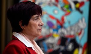 Carmen Hertz califica como "patética" la iniciativa de diputados UDI de incluir los "asesinatos" del "Che" Guevara en textos escolares