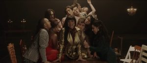 VIDEO| La salsa de Mon Laferte que seduce a Diego Luna en su nuevo sencillo "El Beso"