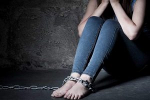 Escritora porteña relata la impactante vida de una mujer víctima de trata de personas: “Fui secuestrada cuando niña para ser comercializada”