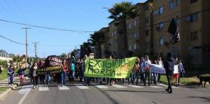 Vecinos de Quintero protestaron en rechazo al retiro de alerta amarilla y medidas del gobierno