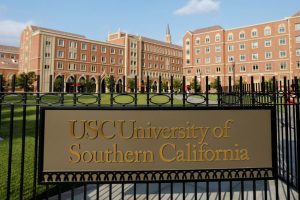 Casi cien mujeres demandaron a la University of Southern California tras ignorar denuncias contra ginecólogo por abusos sexuales