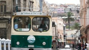 Siguen los troles en Valparaíso: Gobierno garantiza continuidad del icónico sistema de transporte por 5 años