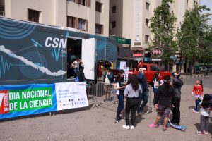 Día de la Ciencia: U. de Chile acercó el trabajo del Centro Sismológico Nacional a la ciudadanía