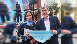 Alejandro Guillier sincera su postura tras foto con pañuelo celeste: "Nunca he sido partidario de una legislación de aborto libre de causales"