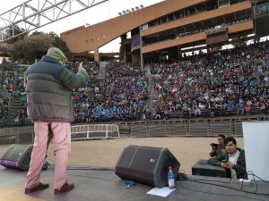 A lo rockstar: José Maza repleta la medialuna de Rancagua en masiva charla