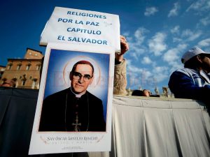Monseñor Romero, los militares y el pueblo