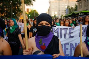 FOTOS| Así fue la masiva movilización contra la violencia hacia las mujeres que terminó siendo reprimida por Carabineros