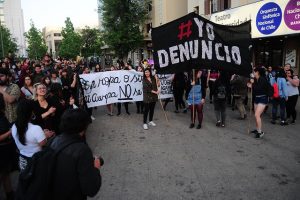 Por el "derecho de circular por las calles de manera libre": Cerro Navia aprueba ordenanza contra acoso callejero
