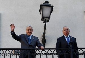 Limitar la contratación de primos de autoridades: La propuesta de los senadores de oposición para la ley de "integridad pública" de Piñera