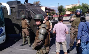 Denuncian desmedido contingente policial en funeral de joven condenado por el "Caso Bombas" que fue asesinado en Santiago 1