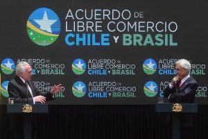 ¿Desigualdad, secretismo y puerta a la corrupción?: Tres claves del TLC entre Brasil y Chile