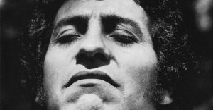 VIDEO| El estremecedor homenaje de Nano Stern a Víctor Jara en el lugar donde fue asesinado