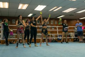 "Pelea como mujer 3": Así fue la fiesta del kickboxing femenino que se tomó la Federación Nacional de Boxeo