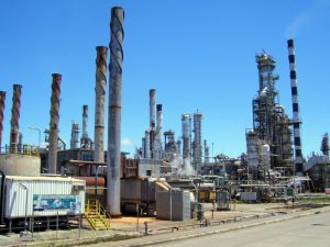 Contaminación en Quintero: Abogado de ejecutivos de Enap retrasa formalización por viaje a Australia