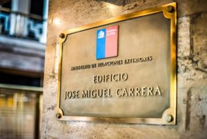 Cancillería reconoce error al pedir certificado de VIH a ciudadano venezolano que viajaba a Chile