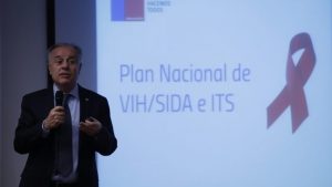 La responsabilidad política del ministro Emilio Santelices por la grave crisis del VIH/SIDA en Chile
