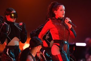 "¿Pa’ qué highlighter, si tú brillas sola?”: Las mujeres del 2018 en la música pop