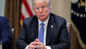 Trump reconoce que se vienen "semanas muy dolorosas" ante aterradores pronósticos de muertos en EEUU