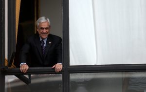 Piñera "corrige" sus dichos sobre la industria de la educación y llama la atención a sus críticos: "No se queden empantanados en cualquier cosa"