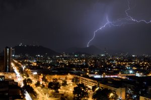 Anuncian tormenta eléctrica para este lunes en la noche en Santiago