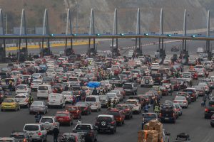 Gobierno indemnizará a Autopistas por "peaje a luca" en fines de semana largo