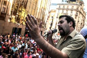 Guilherme Boulos, líder social brasileño: “La izquierda necesita unidad mundial para enfrentar una extrema derecha que ya está concertada"