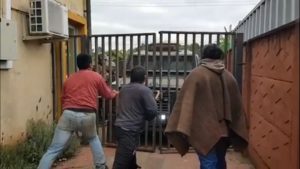 Toma de Municipalidad de Ercilla: Comuneros mapuche son desalojados por 70 carabineros y personal de la PDI