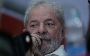 Justicia brasileña determina traslado de Lula a cárcel de São Paulo y podría quedar en celda colectiva