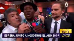 REDES| "Muy de los ochentas": Repudian episodio de racismo contra Maluco en programa de fin de año de Chilevisión
