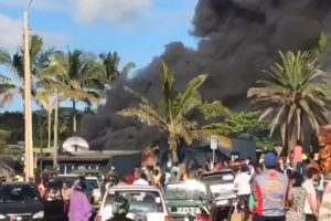 Queman Juzgado de Garantía de Rapa Nui en manifestaciones por homicidio: Alcalde lamenta destrucción de archivos históricos