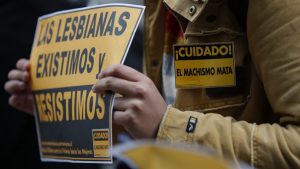 Hombre ebrio atacó a dos mujeres lesbianas que intentaban evitar que fuera atropellado en Freire