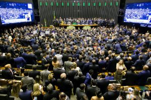 Izquierda brasileña forma bloque de oposición y sufre traiciones en su primera votación