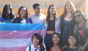 Arlén se matricula en el Liceo 1: Estudiante trans fue aceptada e ingresará este lunes a clases
