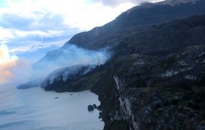 Activista cuestiona a Piñera por incendios en Aysén: "Pretender que una lluvia de 10 mm vaya a combatir un fuego devastador es no entender nada"