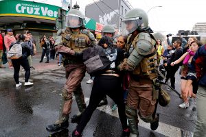 REDES| "¿La editora es la Paty Maldonado?": Critican cobertura de Mega por mostrar imágenes de incidentes que no correspondían a marcha del 8M