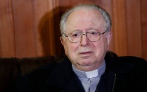 “Muere en la más bestial impunidad”: Las reacciones a la muerte del ex sacerdote abusador Fernando Karadima